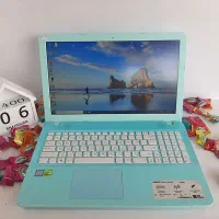 کارآموز خانم تعمیرات لپ تاپ