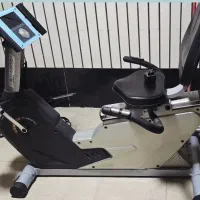 تعدادی دستگاه باشگاه بدنسازی تمیز