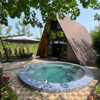 اجاره کلبه سوئیسی جکوزی دار جنگلی با برکه