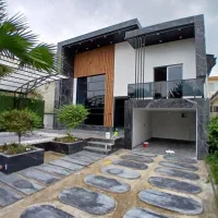 نیم پیلوت ۲۲۰متری با استخر ۴ فصل و مدارک کامل