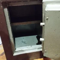 ساعت چوبی قدیمی در حد نو کم کار شده. تخفیف دارد|ساعت|تهران, آرژانتین|دیوار