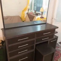 میزآرایش با۲ تا پاتختی ۲ کشو سالم