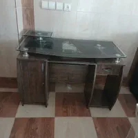 میز کامپوتر صفحه شیشه ای