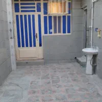 آپارتمان همکف حیاط جدا پارکینگ ماشین دارد