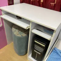 تخت و کمد و میز تحریر