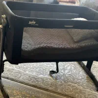 تخت کنار مادر