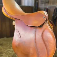 زین اشتوبن همراه با لوازم مربوط به اسب