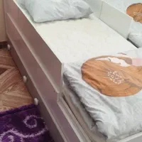 دو عدد تختخواب نوجوان ویک عدد کمد دو درب بزرگ