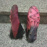 استوک فانتوم فوتبال|کیف، کفش، کمربند|کرج, شهرک جهان‌نما|دیوار