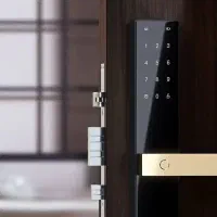 نصب دستگیره و قفل هوشمند