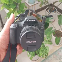 دوربینcanon 2000d