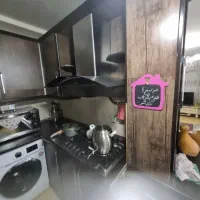 یک آشپزخانه کامل کابینت و هود سینک ظرفشویی
