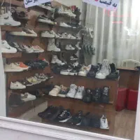 دکوراسیون مغازه کفش فروشی