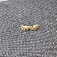 یک عدد گوشواره گمشده