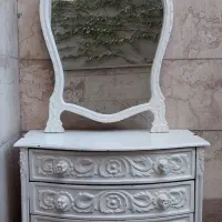 اینه و دراور دو عدد پا تختی چوب گردو