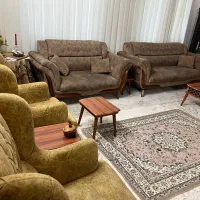 سرویس مبل 7نفره همراه با جلو مبلی و میز عسلی