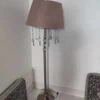 آباژور ایستاده