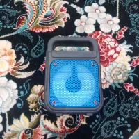 2 عدد اسپیکر و 1 عدد هدفون.       ( توضیحات )