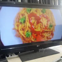 تلویزیون ۴۰ اینچ الجی LCD کاملا سالم اصلی|تلویزیون و پروژکتور|قم, عمار یاسر|دیوار