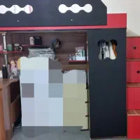 تخت دو طبقه با میز و کمد سالم