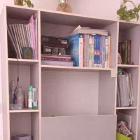 کتابخانه. میز تحریر