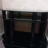 میز شیشه ای مشکی وآب آژر