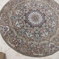 فرش گرد به رنگ گردویی سالم در حد نو