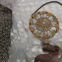 پرده سالم در حد نو همراه با والن ومدال وسط فروشی