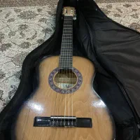گیتار آکوستیک نو و همراه با کیف