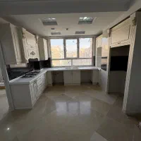 ۸۵ متر ۲ خواب کلید نخورده/ لابی و روف گاردن