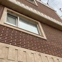 شاگرد وارد سنگ کار و کاشی کار