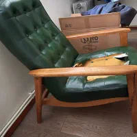 مبل نیازمند تعمیر