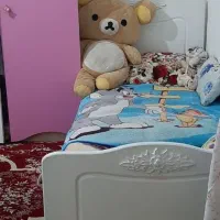 تخت آپادانا سفید