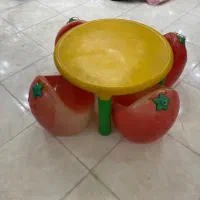 میز و چهار عدد صندلی