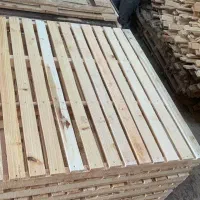 به یک نفر استا کار ماهر در چوب بری