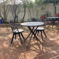 میز و صندلی‌ کافه