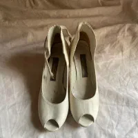 کفش چرم پاشنه‌دار