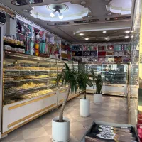 پرسنل اقا برای شستشو کارگاه قنادی