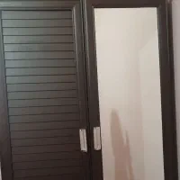 یک عدد کمد قهو ای