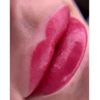 به یک نفر مدل جهت فیبروز ابرو ،شید لب و بن مژه