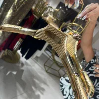 تعدای وسایل مزون نو چوب لباسی مانکن|فروشگاه و مغازه|شیراز, فرهنگ شهر|دیوار