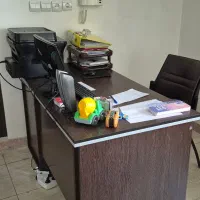 میز تحریر و کامپیوتر