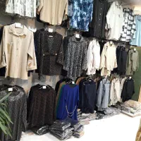 فروشنده خانم و ادمین حضوری