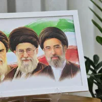قاب عکس رهبری