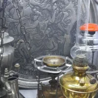 ویترین خاطرات قدیم|کلکسیون اشیاء عتیقه|قم, شاد قلی|دیوار