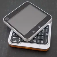 گوشی موتورولا کلکسیونی flip oute