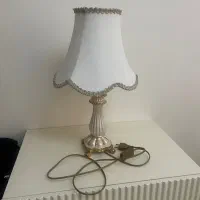 آباژور کنار تخت رزین