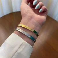 دستبند کارتیر نگین دار