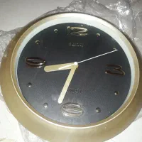 ساعت دیواری طلایی .نو میباشد