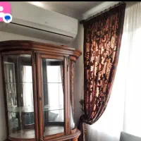 بوفه ویترین تمام چوب یراق برنجی کاملا سالم